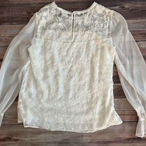 WHBM Beautiful Cream Blouse lined lace blouse size 10 Wore Once